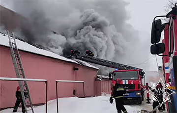 У Гомелі гарыць будынак прадпрыемства