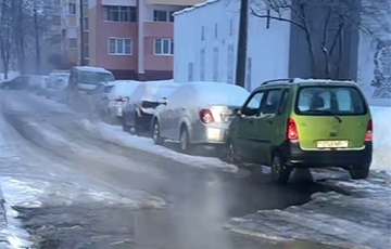 У Мінску на адной з вуліц адбыўся прарыў цеплатрасы
