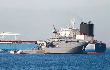 Танкер «теневого флота» РФ из Мурманска посадили на мель во Франции