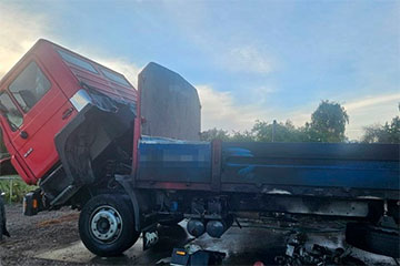 Белорус оставил машину прогреваться, а та загорелась