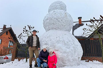 На Полесье соорудили снеговика в два человеческих роста