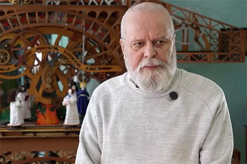 Белорусский мастер создает уникальные механические часы из дерева