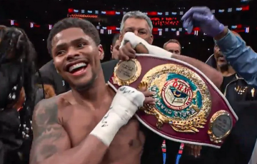 Лучший боксер планеты выиграл бой с историческим мировым рекордом
