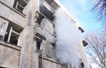 Россияне ударили по действующему роддому в Запорожье