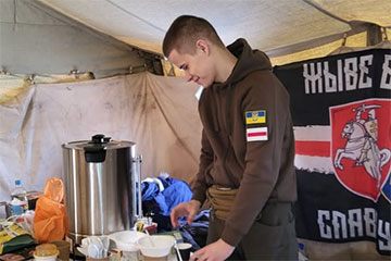 Бывший белорусский политзаключенный помогает украинцам, оставшимся без тепла в морозы