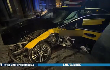 В центре Минска столкнулись два Mercedes