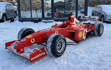 В Витебске выставили автомобиль Формулы-1