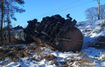 В Польше грузовой поезд с нефтью сошел с рельсов на пути, ведущем в Украину
