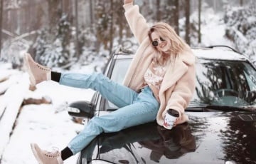 У Мінскім раёне жанчыну аштрафавалі за відэа на капоце аўтамабіля