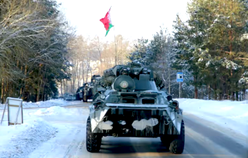 На западе Беларуси замечена огромная колонна военной техники