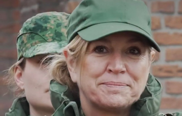 Королева Нидерландов пошла в армию