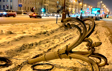 В центре Минска лежат светильники после «разовой акции»