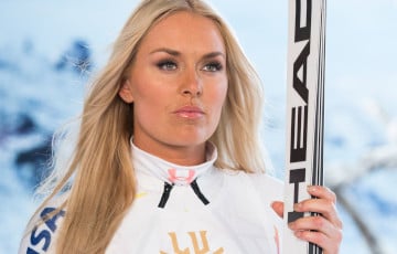 Двукратная чемпионка мира Линдси Вонн жестко упала во время спуска на Олимпиаде