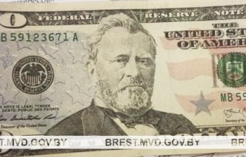 Беларуска прынесла ў абменнік $50, якія прывезла з Іспаніі