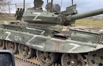 «Зомбі-танкі»: Расія кідае састарэлыя Т-62 у украінскую «мясарубку»