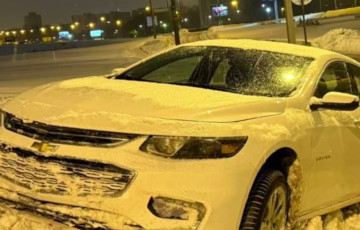 На МКАД Chevrolet застрял в сугробе