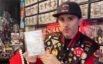 Фанат «Очень странных дел» установил рекорд, собрав крупнейшую коллекцию по сериалу