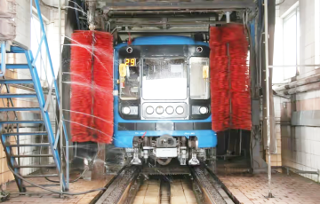 Появились уникальные кадры из «поездомойки» в Минске