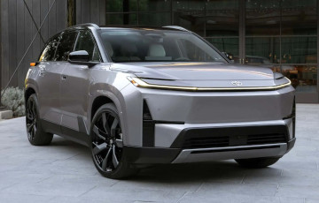 Toyota прадставіла першы цалкам электрычны трохрадны пазадарожнік