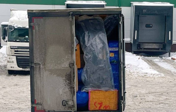 Возле границы Беларуси с Россией остановили грузовик с подозрительными посылками