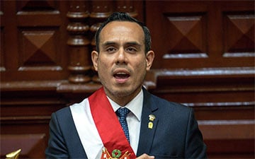 Президенту Перу хотят вынести вотум недоверия
