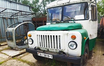 В Бресте на аукционе продают раритетный советский автобус