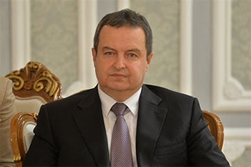 Главу МВД Сербии госпитализировали в тяжелом состоянии