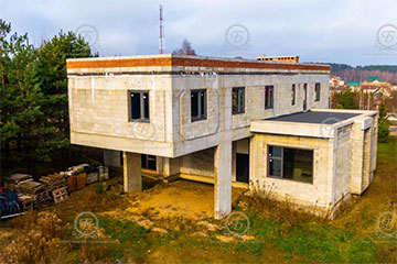 Под Минском продают эффектный «парящий» коттедж