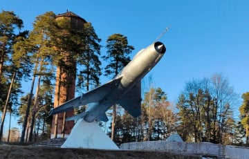 У Мінску знік легендарны помнік-самалёт