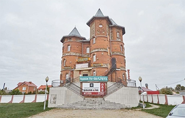 В Марьиной Горке продают «замок» с баром и игровыми автоматами