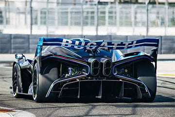 Владельцы Bugatti Bolide испытали гиперкары на трассе Формулы-1