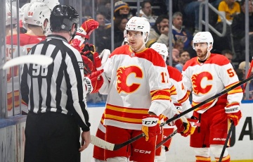 Егор Шарангович забросил шайбу бывшему клубу и помог «Калгари» обыграть «Нью-Джерси»