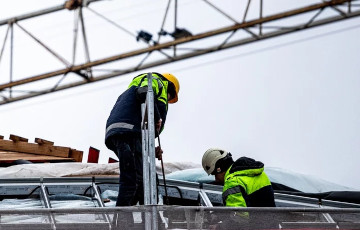 Рабочий поставил на место фирму, выплатившую ему $500 компенсации