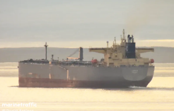 Танкер с неиранской нефтью сумел пройти через Ормузский пролив