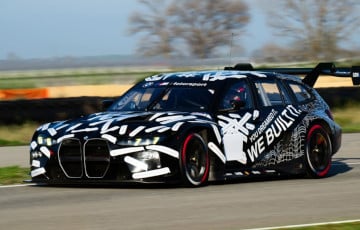 BMW ператварыла першакрасавіцкі жарт у рэальны гоначны ўніверсал