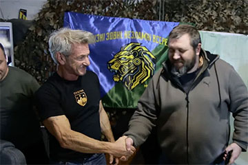 Шон Пэн наведаў украінскіх вайскоўцаў у Данецкай вобласці