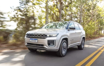 Jeep представил недорогой семиместный кроссовер