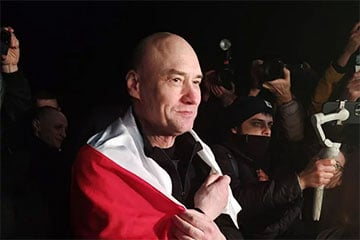 Беларусы сустракаюць вызваленых палітвязняў у Вільні