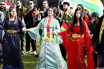 Десятки тысяч курдов съехались в Бонн отпраздновать Навруз