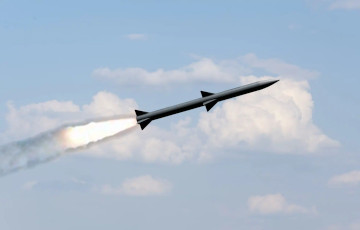 Иран атаковал баллистикой Димону и Арад в Израиле