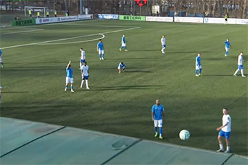 Футбаліст «Дняпра» выбіваў мяч і зламаў дах трыбун