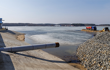 «Насыпалі нейкую касу, перакрылі праход ад дамбы»