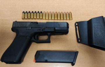 У аўтамабілі ганаровага кансульства Беларусі знайшлі пісталет