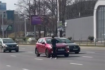 Мінчанін разгарнуў дзіўную дзейнасць на ажыўленым праспекце