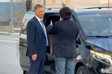 В РФ уехавшего после интервью на «Мерседесе» главу «АвтоВАЗа» начали травить