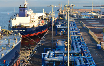 БПЛА добивают стратегический нефтепорт РФ в Усть-Луге