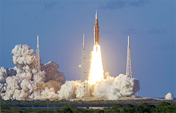 NASA запустило историческую миссию с астронавтами к Луне