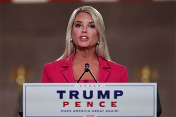 Трамп уволил генпрокурора США Пэм Бонди