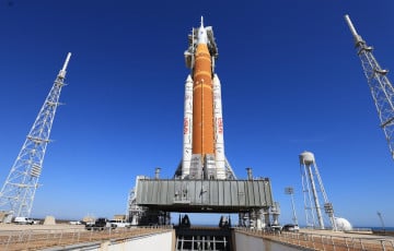 Уже даже и лунную пыль не глотают