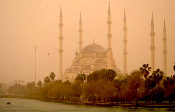 Песчаная буря из Сахары накрыла Турцию